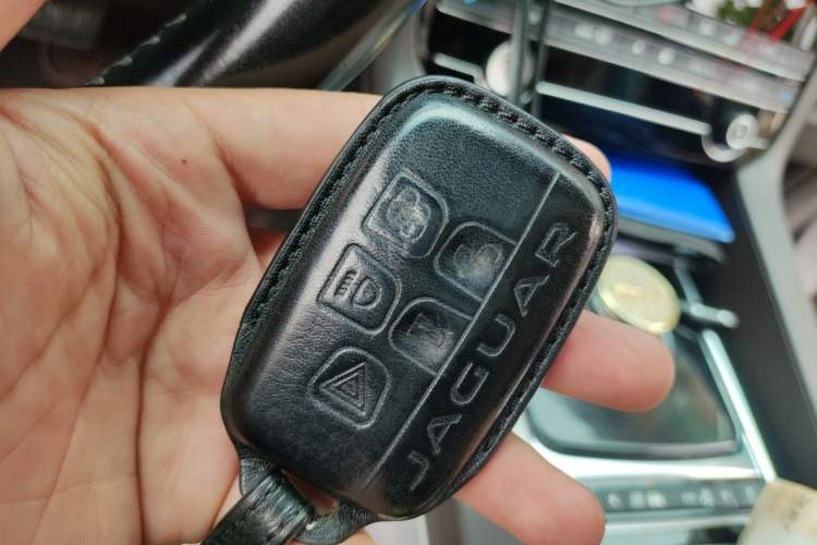 Used Jaguar F-PACE 2016 2.0T Two-Wheel Drive Urban Luxury Edition Vehicle Key