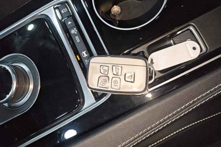 Used Jaguar F-PACE 2016 2.0T Two-Wheel-Drive R-Sport Sport Edition Vehicle Key