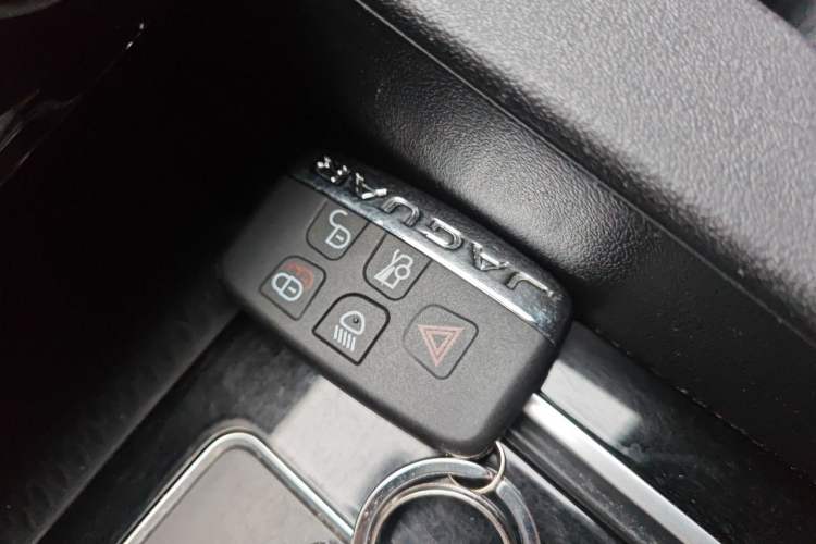 Used Jaguar F-PACE 2016 2.0T Two-Wheel Drive Urban Luxury Edition Vehicle Key