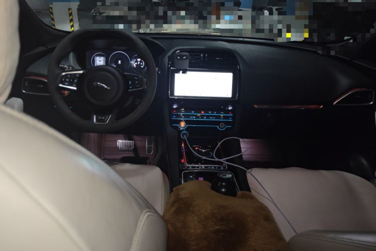 Used Jaguar F-PACE 2016 3.0 SC Four-Wheel Drive S High-Performance First-Edition Limited Model Center Console