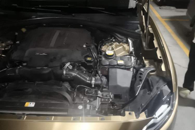 Used Jaguar F-PACE 2016 3.0 SC Four-Wheel Drive S High-Performance First-Edition Limited Model Engine Bay Left