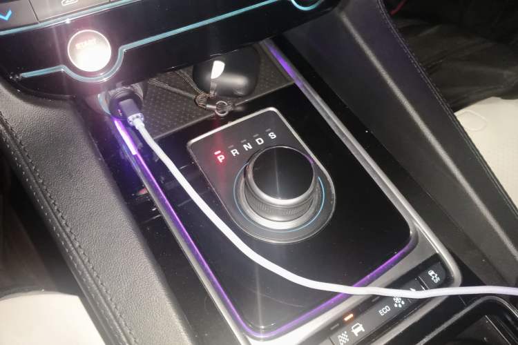 Used Jaguar F-PACE 2016 3.0 SC Four-Wheel Drive S High-Performance First-Edition Limited Model Gear Lever