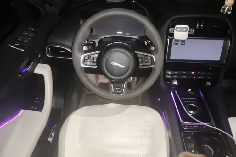 Used Jaguar F-PACE 2016 3.0 SC Four-Wheel Drive S High-Performance First-Edition Limited Model Steering Wheel