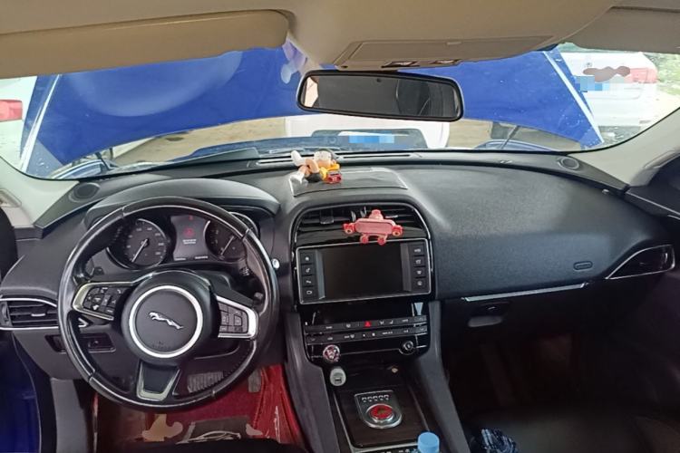 Used Jaguar F-PACE  Center Console