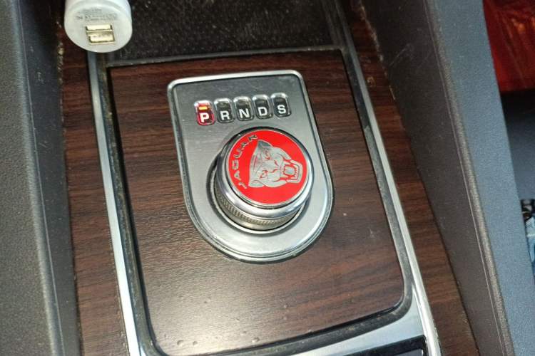 Used Jaguar F-PACE  Gear Lever