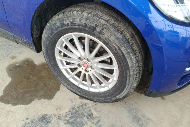 Used Jaguar F-PACE  Right Front Wheel Hub
