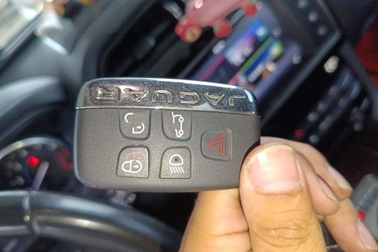 Used Jaguar F-PACE  Vehicle Key