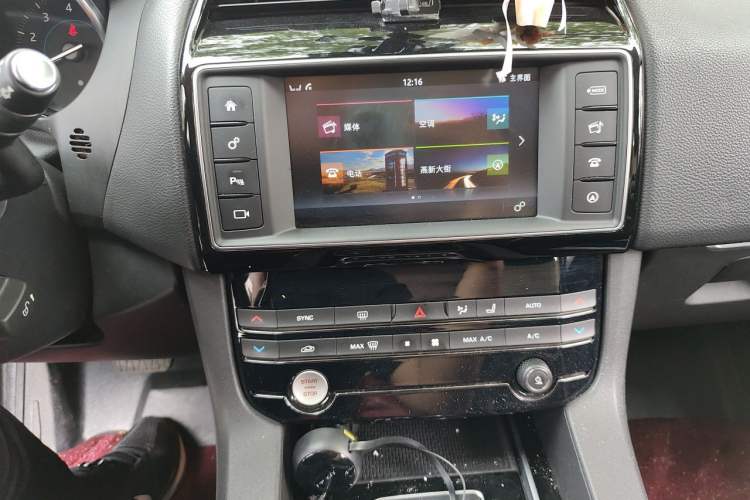 Used Jaguar F-PACE 2018 2.0T Four-Wheel Drive Urban Luxury Edition Audio And AC Panel