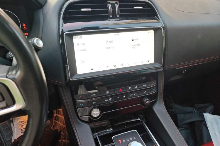 Used Jaguar F-PACE 2018 2.0T All-Wheel Drive R-Sport Sport Edition Audio And AC Panel
