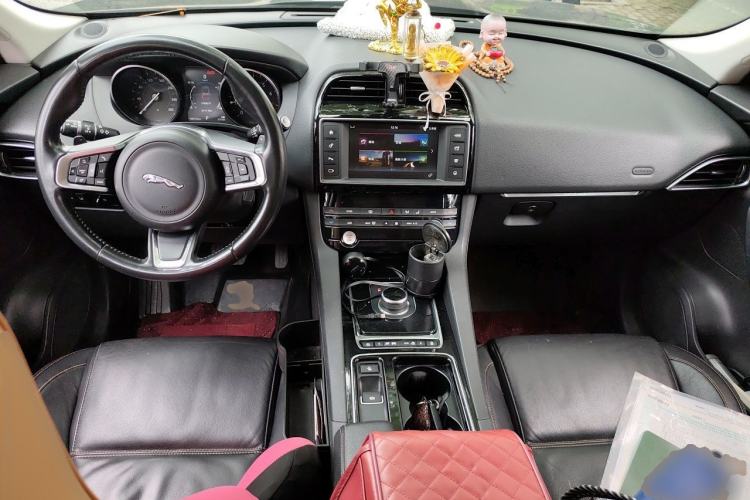 Used Jaguar F-PACE 2018 2.0T Four-Wheel Drive Urban Luxury Edition Center Console