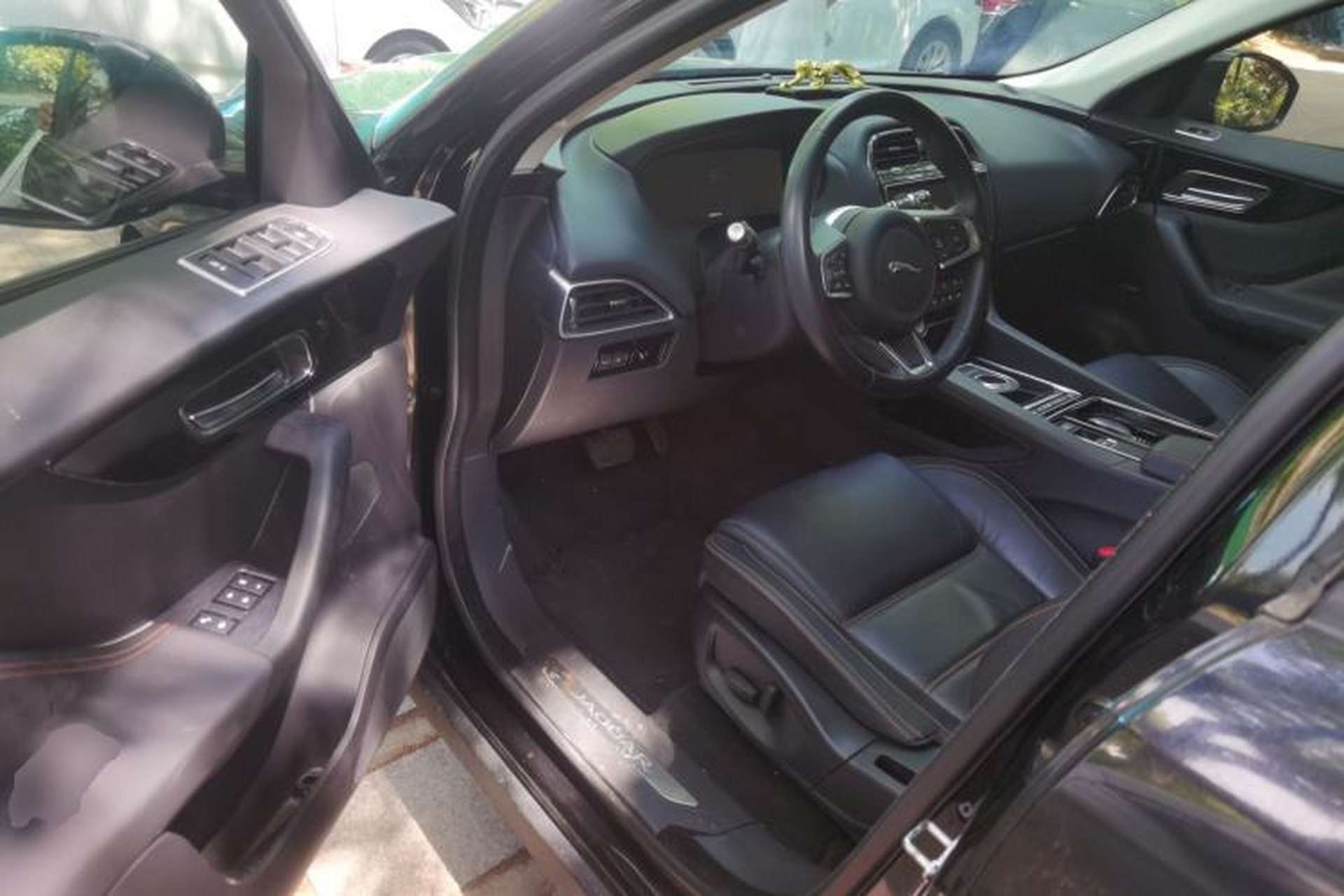 Used Jaguar F-PACE 2018 2.0T Two-Wheel Drive Urban Deluxe Edition Driver Seat