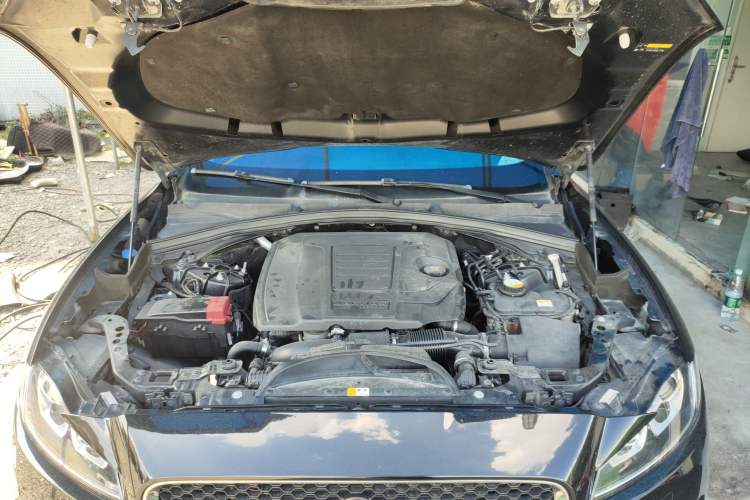 Used Jaguar F-PACE 2018 2.0T Two-Wheel Drive Urban Deluxe Edition Engine Bay