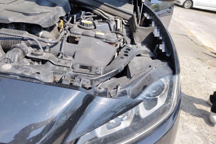 Used Jaguar F-PACE 2018 2.0T Four-Wheel Drive Urban Luxury Edition Engine Bay Left