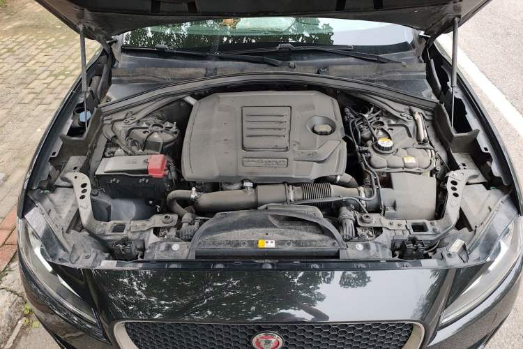Used Jaguar F-PACE 2018 2.0T Four-Wheel Drive Urban Luxury Edition Engine Bay