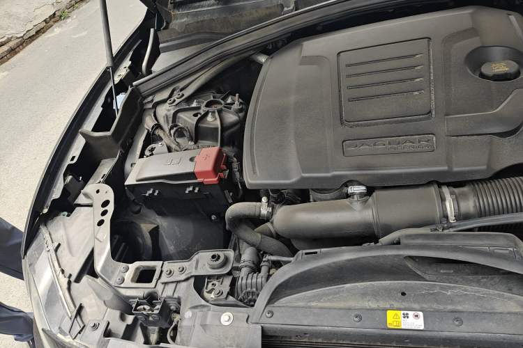 Used Jaguar F-PACE 2018 2.0T Four-Wheel Drive Urban Luxury Edition Engine Bay Right