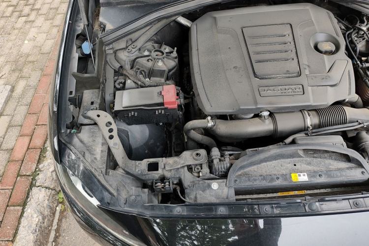 Used Jaguar F-PACE 2018 2.0T Four-Wheel Drive Urban Luxury Edition Engine Bay Right