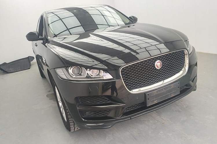 Used Jaguar F-PACE 2018 2.0T Four-Wheel Drive Urban Luxury Edition Front Right 45 Deg