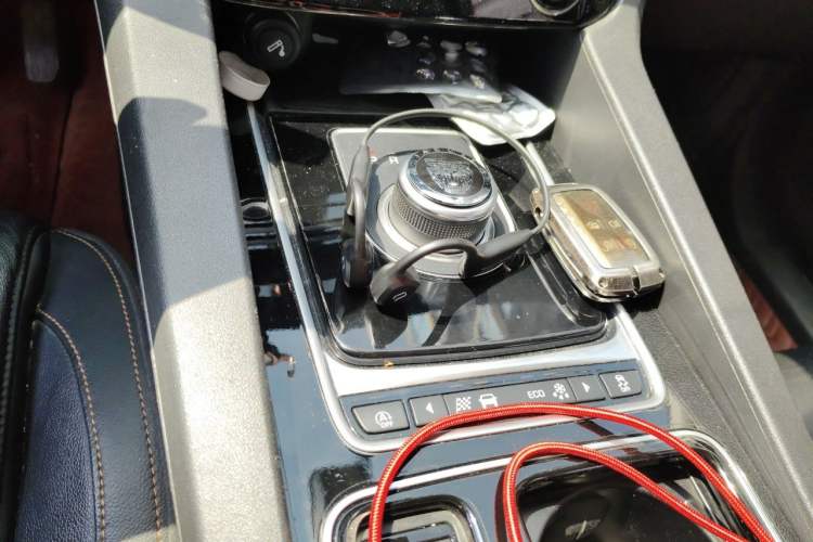 Used Jaguar F-PACE 2018 2.0T Four-Wheel Drive Urban Luxury Edition Gear Lever