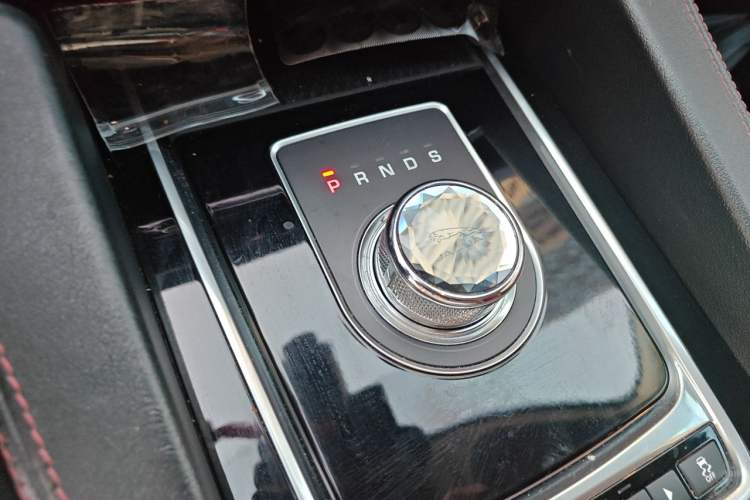 Used Jaguar F-PACE 2018 2.0T All-Wheel Drive R-Sport Sport Edition Gear Lever