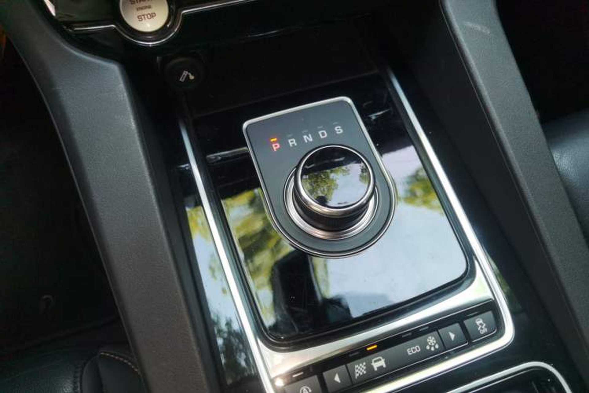Used Jaguar F-PACE 2018 2.0T Two-Wheel Drive Urban Deluxe Edition Gear Lever