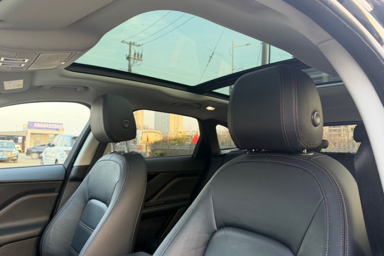 Used Jaguar F-PACE 2018 2.0T Four-Wheel Drive Urban Luxury Edition Headliner
