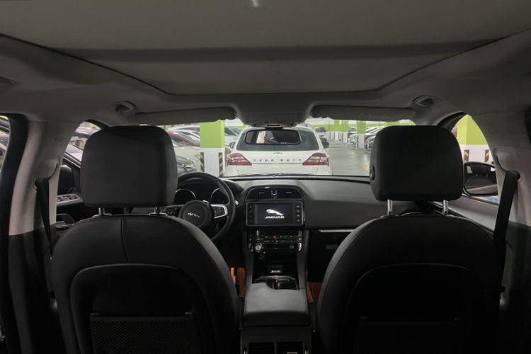 Used Jaguar F-PACE 2018 2.0T Four-Wheel Drive Urban Luxury Edition Headliner
