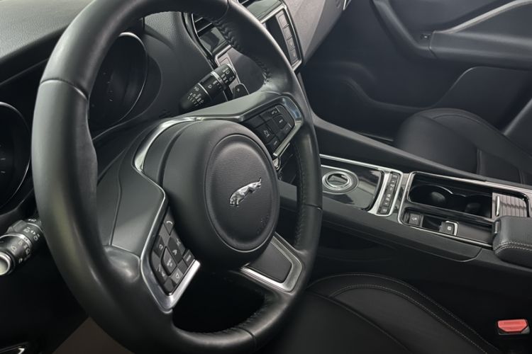 Used Jaguar F-PACE 2018 2.0T Four-Wheel Drive Urban Luxury Edition Interior 1