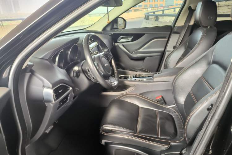 Used Jaguar F-PACE 2018 2.0T Four-Wheel Drive Urban Luxury Edition Interior 2