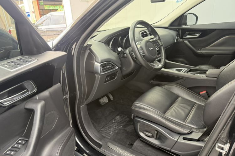 Used Jaguar F-PACE 2018 2.0T Four-Wheel Drive Urban Luxury Edition Interior 2