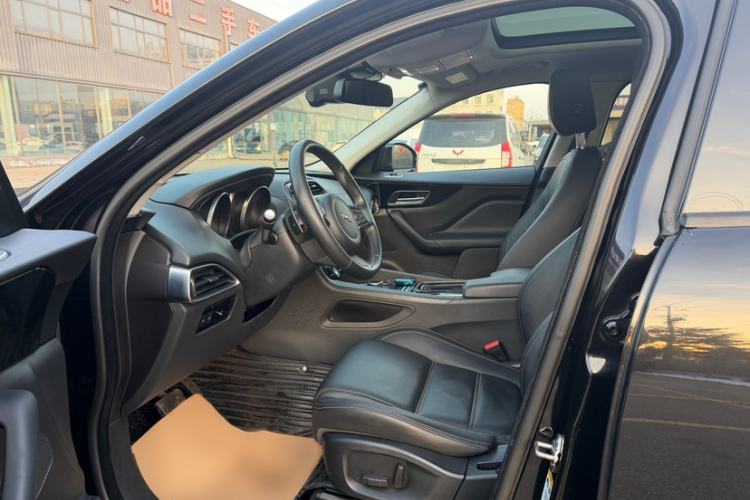 Used Jaguar F-PACE 2018 2.0T Four-Wheel Drive Urban Luxury Edition Interior 3
