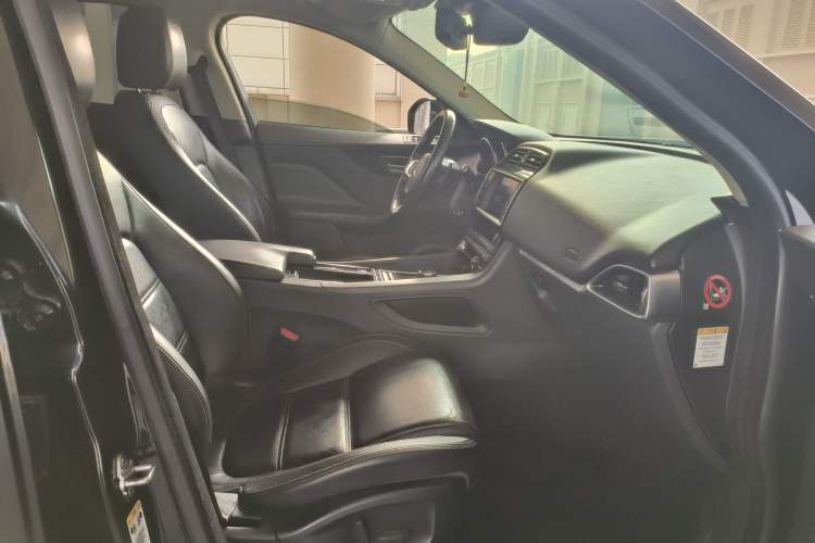Used Jaguar F-PACE 2018 2.0T Four-Wheel Drive Urban Luxury Edition Interior 3