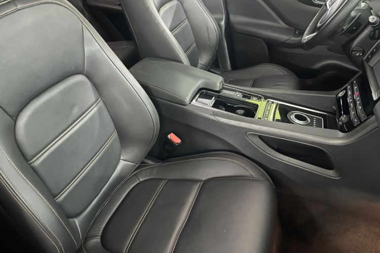 Used Jaguar F-PACE 2018 2.0T Four-Wheel Drive Urban Luxury Edition Interior 3
