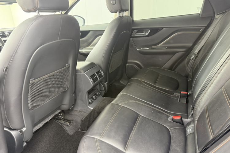 Used Jaguar F-PACE 2018 2.0T Four-Wheel Drive Urban Luxury Edition Interior 4