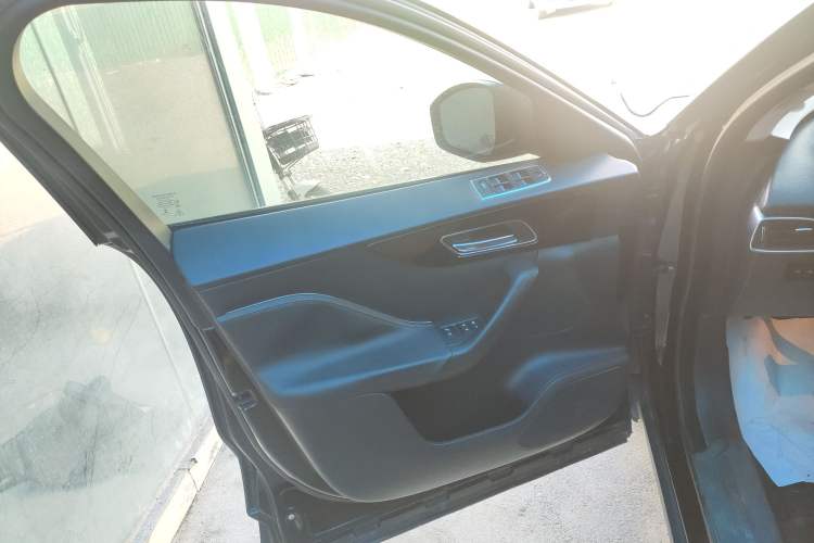 Used Jaguar F-PACE 2018 2.0T Two-Wheel Drive Urban Deluxe Edition Left Front Door Interior