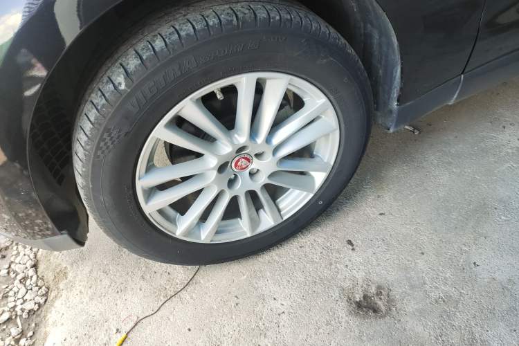 Used Jaguar F-PACE 2018 2.0T Two-Wheel Drive Urban Deluxe Edition Left Front Wheel Hub