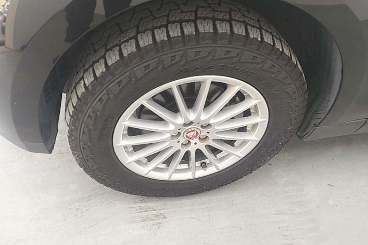 Used Jaguar F-PACE 2018 2.0T Four-Wheel Drive Urban Luxury Edition Left Front Wheel Hub
