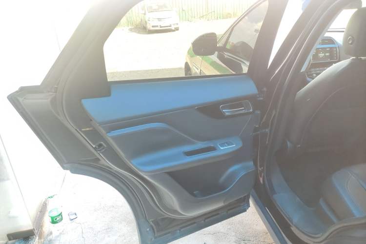 Used Jaguar F-PACE 2018 2.0T Two-Wheel Drive Urban Deluxe Edition Left Rear Door Interior