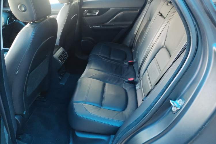 Used Jaguar F-PACE 2018 2.0T Two-Wheel Drive Urban Deluxe Edition Left Rear Seat
