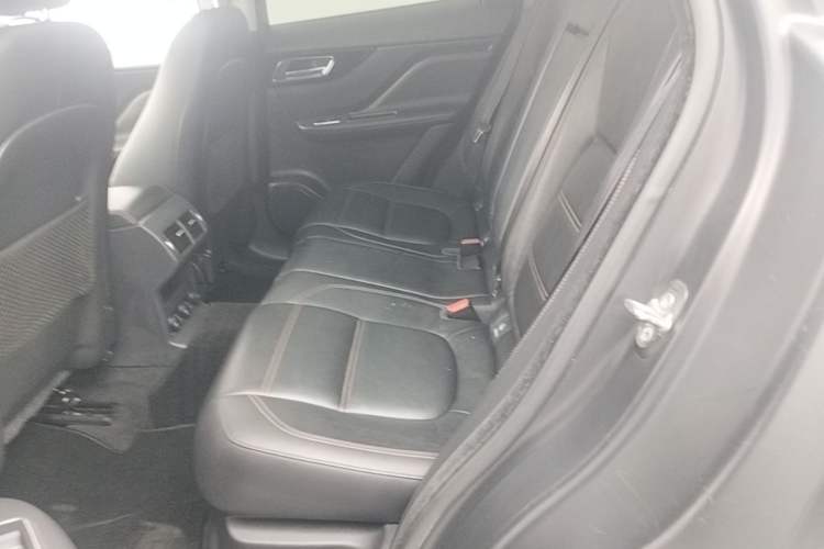 Used Jaguar F-PACE 2018 2.0T Four-Wheel Drive Urban Luxury Edition Left Rear Seat