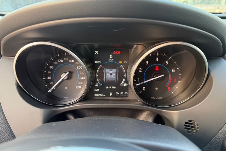 Used Jaguar F-PACE 2018 2.0T Four-Wheel Drive Urban Luxury Edition Odometer Close Up