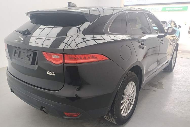 Used Jaguar F-PACE 2018 2.0T Four-Wheel Drive Urban Luxury Edition Rear Right 45 Deg