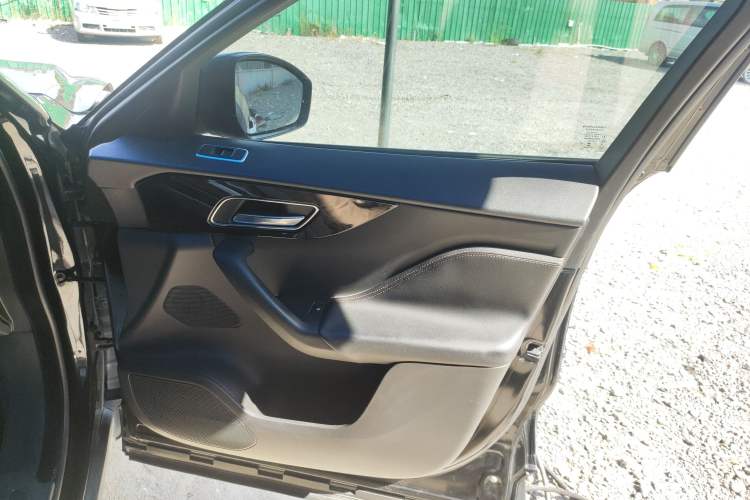 Used Jaguar F-PACE 2018 2.0T Two-Wheel Drive Urban Deluxe Edition Right Front Door Interior