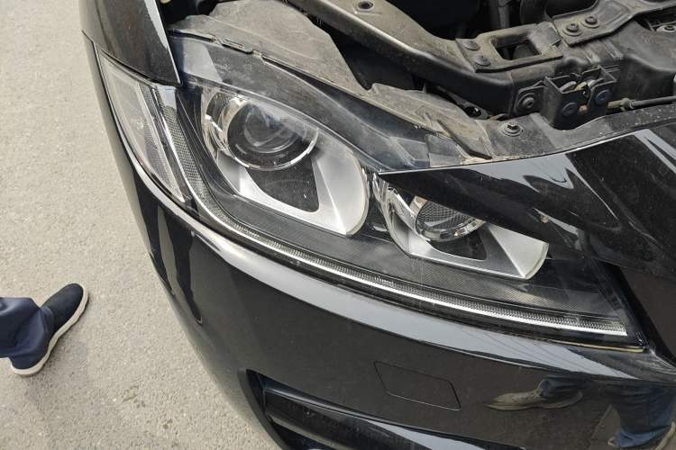 Used Jaguar F-PACE 2018 2.0T Four-Wheel Drive Urban Luxury Edition Right Front Headlight
