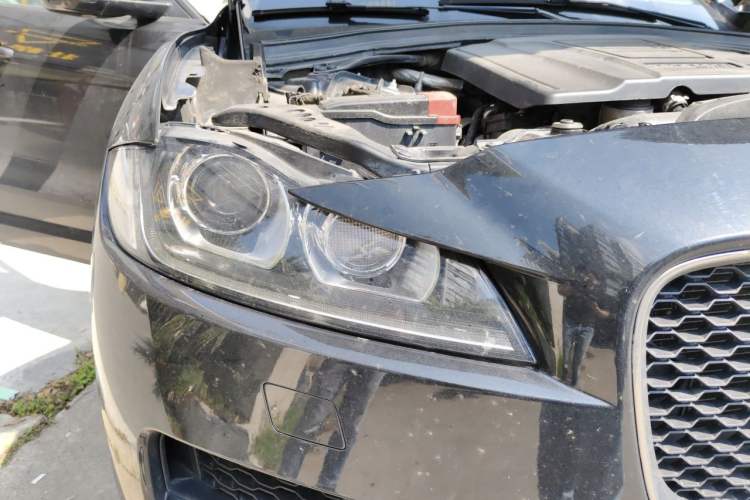 Used Jaguar F-PACE 2018 2.0T Four-Wheel Drive Urban Luxury Edition Right Front Headlight