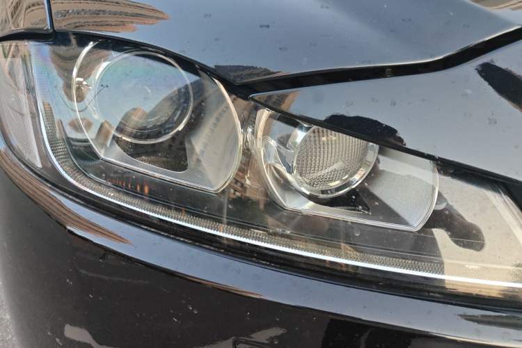 Used Jaguar F-PACE 2018 2.0T All-Wheel Drive R-Sport Sport Edition Right Front Headlight