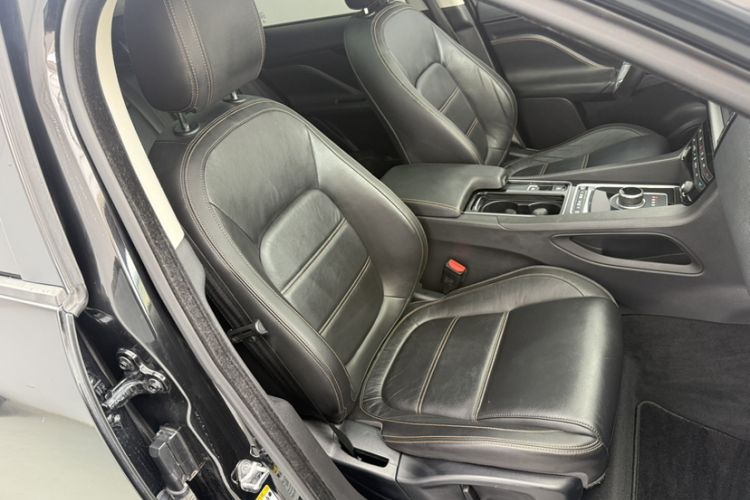 Used Jaguar F-PACE 2018 2.0T Four-Wheel Drive Urban Luxury Edition Right Front Seat