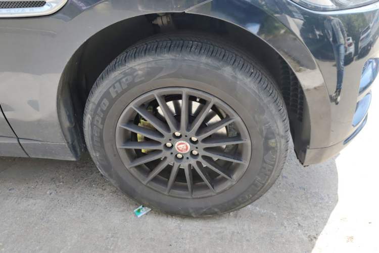 Used Jaguar F-PACE 2018 2.0T Four-Wheel Drive Urban Luxury Edition Right Front Wheel Hub