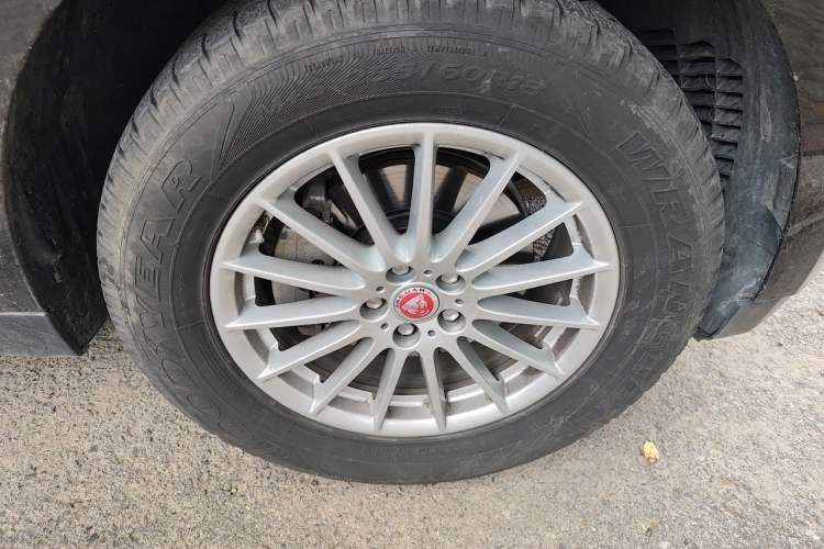 Used Jaguar F-PACE 2018 2.0T Four-Wheel Drive Urban Luxury Edition Right Front Wheel Hub