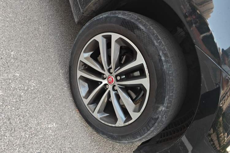 Used Jaguar F-PACE 2018 2.0T All-Wheel Drive R-Sport Sport Edition Right Front Wheel Hub