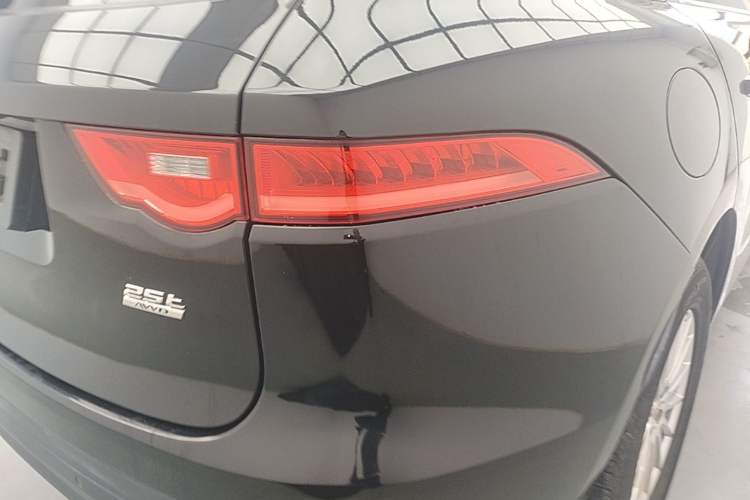 Used Jaguar F-PACE 2018 2.0T Four-Wheel Drive Urban Luxury Edition Right Rear Taillight